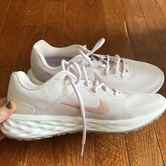 Size 7.5 Nike Revolution Race Running Shoe women’s. Violet champane white - Picture 2 of 3